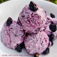 Midnight Beauty (Chocolate, Black Currant, Kulfi)